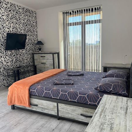 Home In Center With Jacuzzi Iwano-Frankiwsk Exterior foto