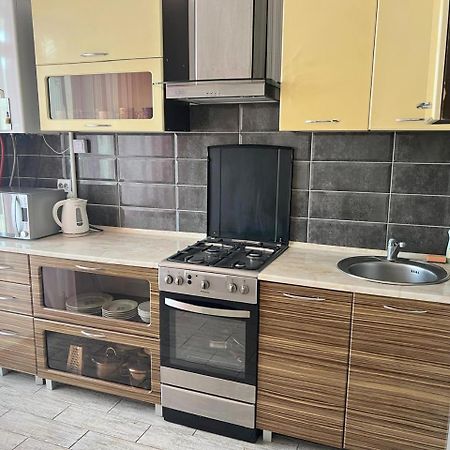 Home In Center With Jacuzzi Iwano-Frankiwsk Exterior foto