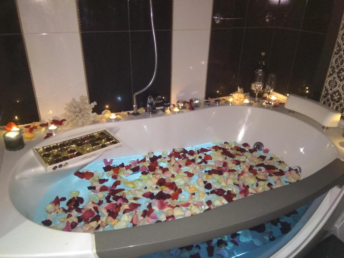 Home In Center With Jacuzzi Iwano-Frankiwsk Exterior foto