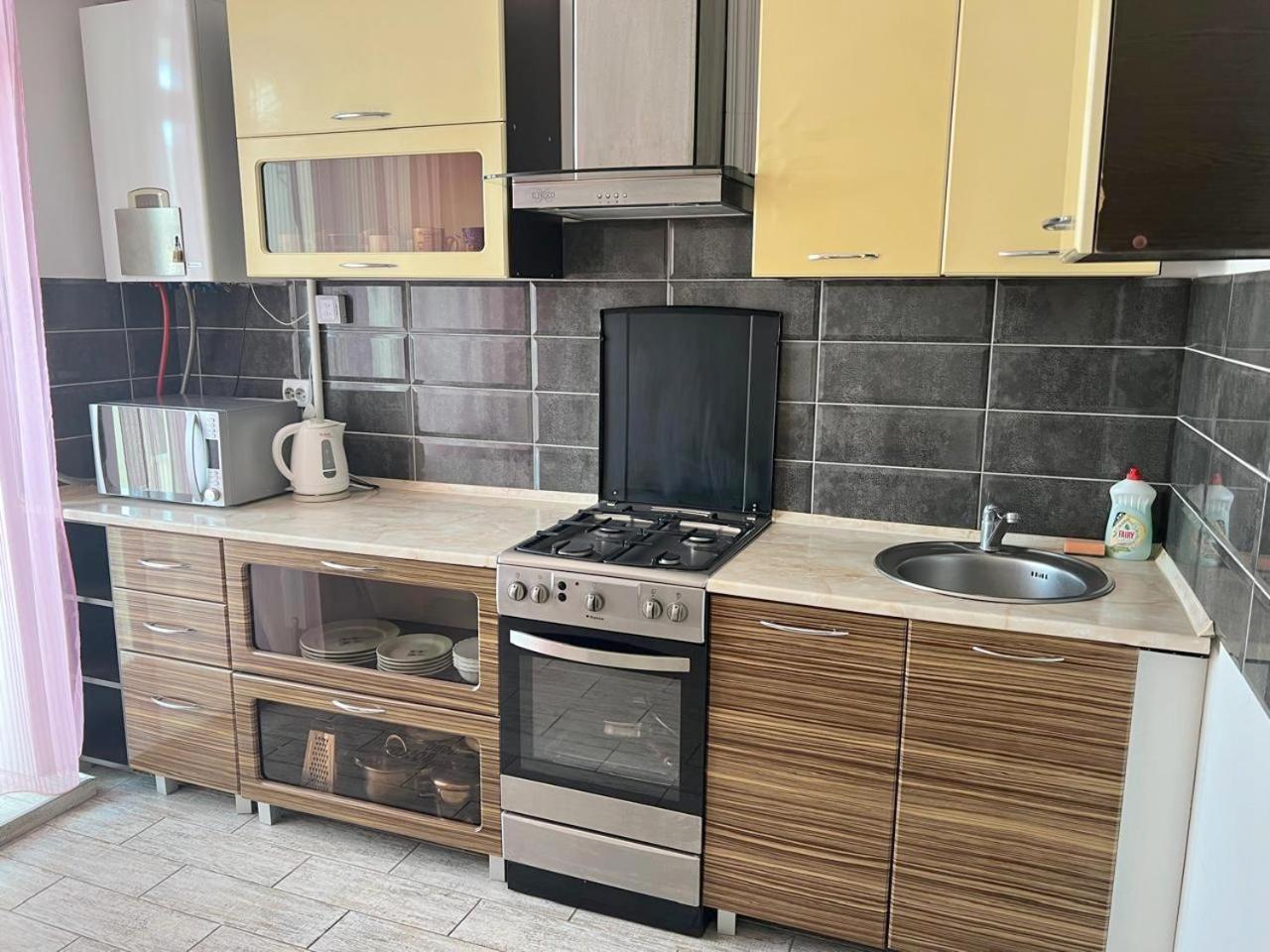 Home In Center With Jacuzzi Iwano-Frankiwsk Exterior foto